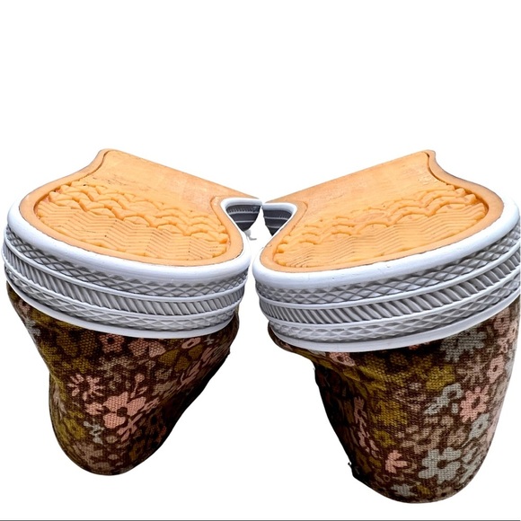 Universal Thread Sneakers Lace Up Canvas Floral Brown Pink 7 - Picture 12 of 16